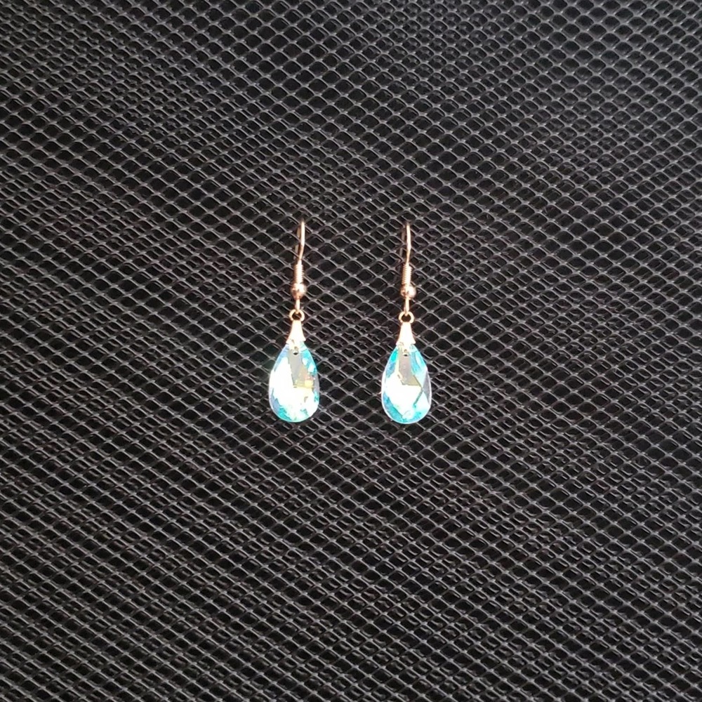 Iridescent glass crystal teardrop earrings - Picture 3 of 6
